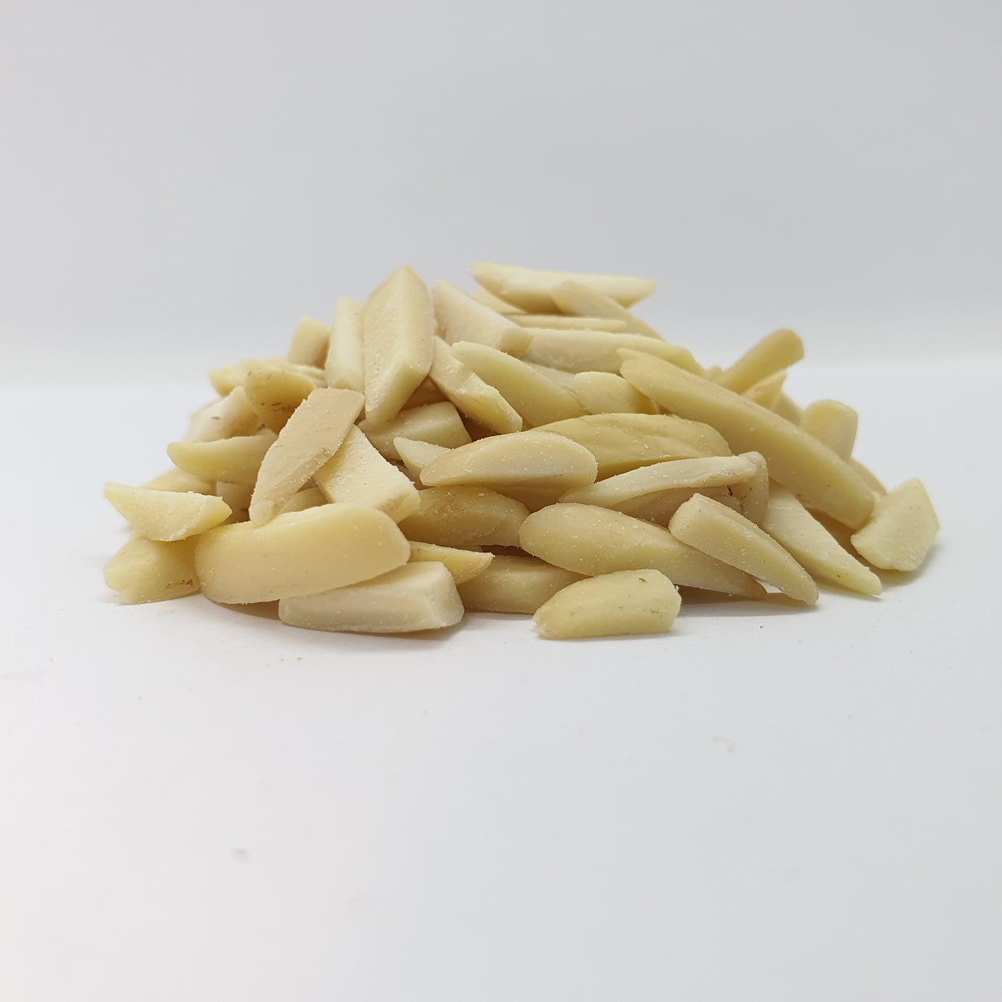 لوز مقطع إلى أرباع