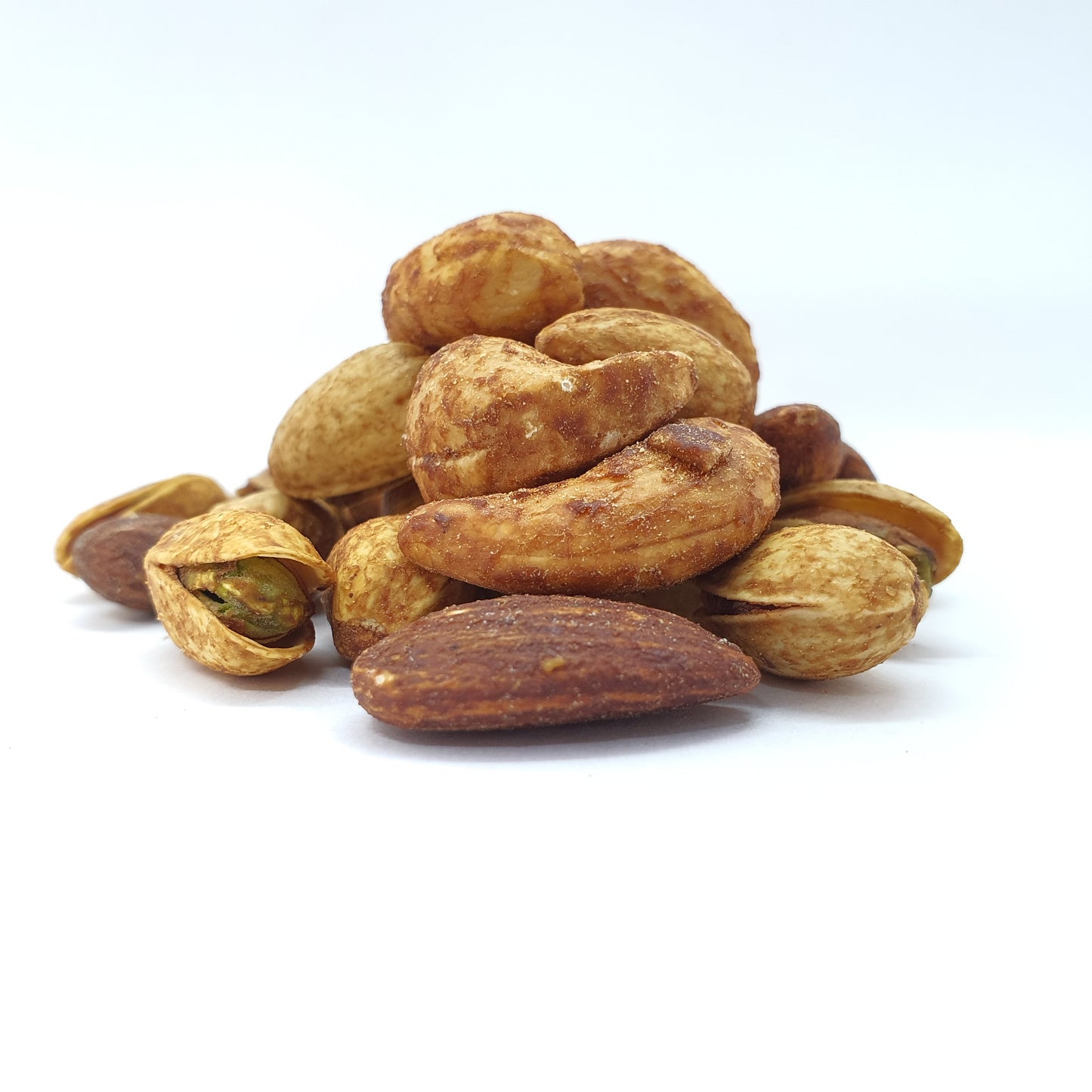 مكسرات مخلوطة مدخنة