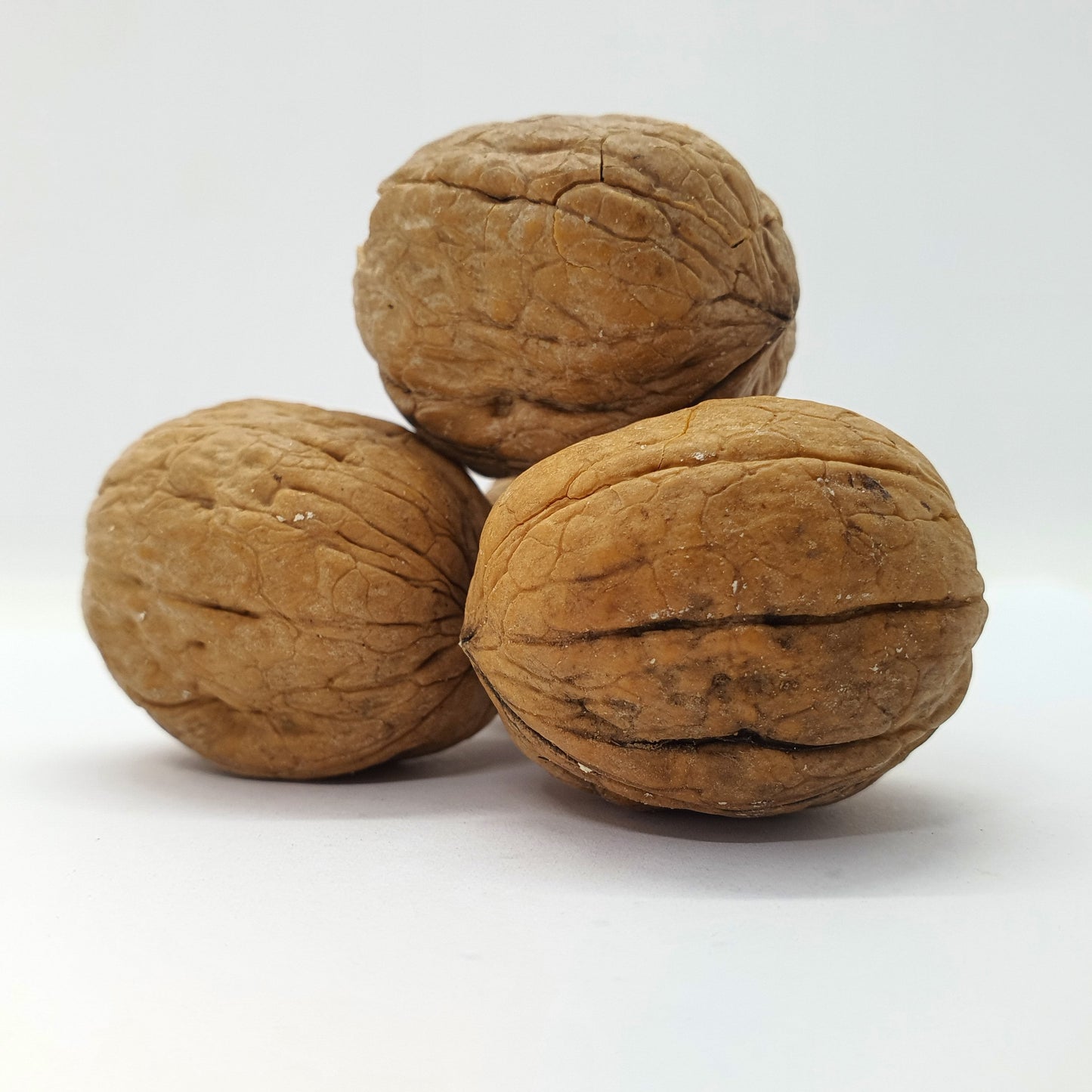 جوز أمريكي بقشره