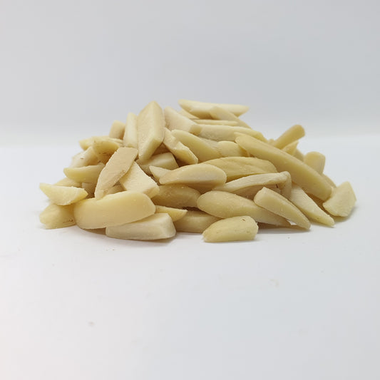 لوز مقطع إلى أرباع