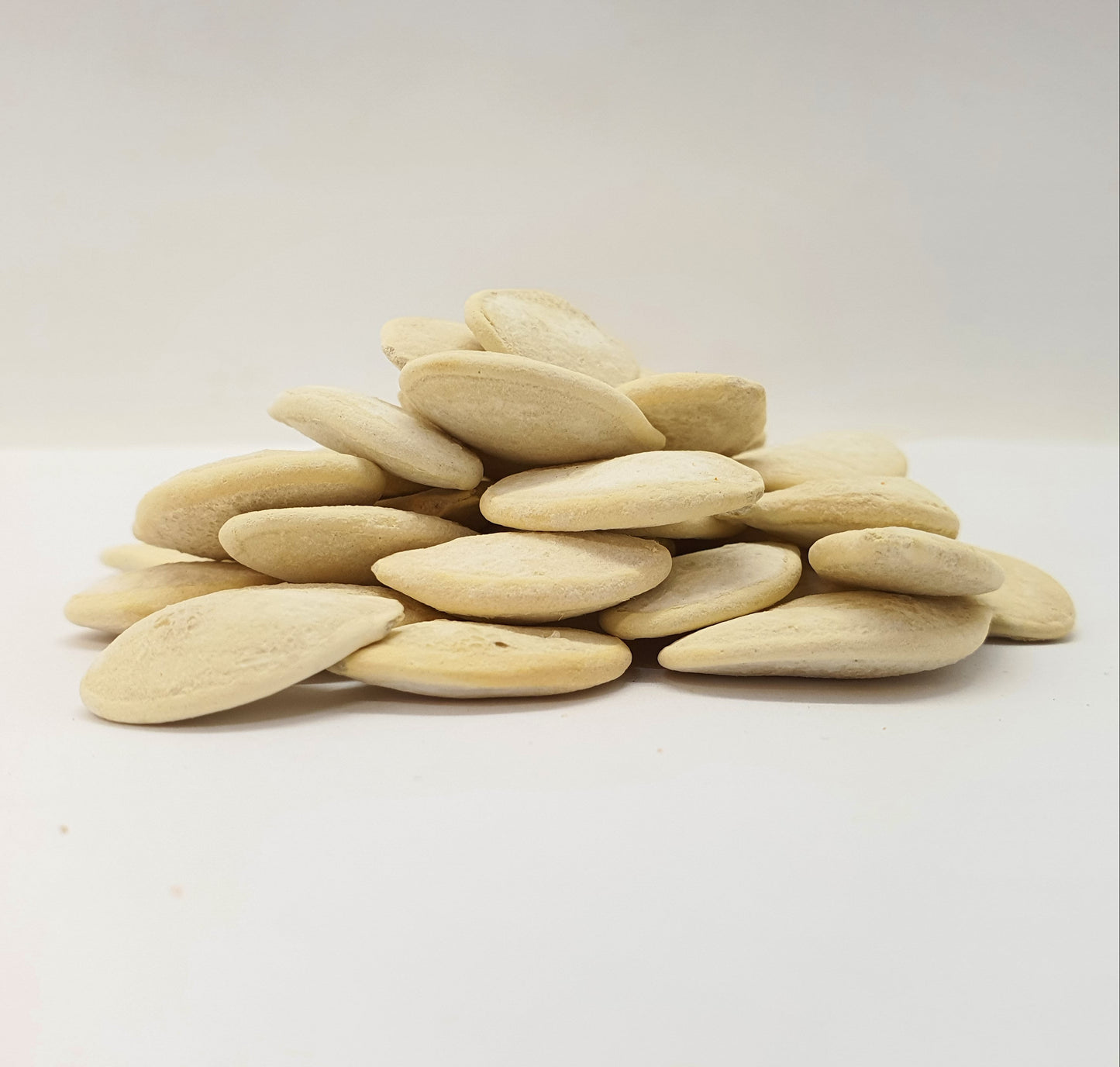 بذور بيضاء مالحة