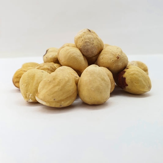 مكسرات البندق المحمص